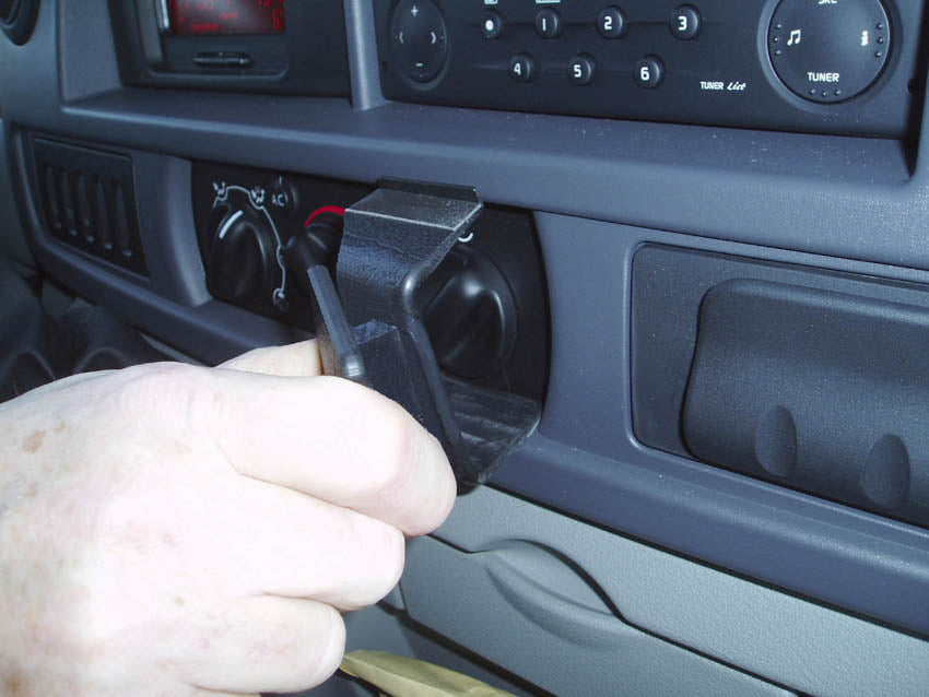 Brodit ProClip 853376 voor Nissan Interstar 2004-2011, Opel Movano 2004-2010 e.a. - montagepositie op dashboard