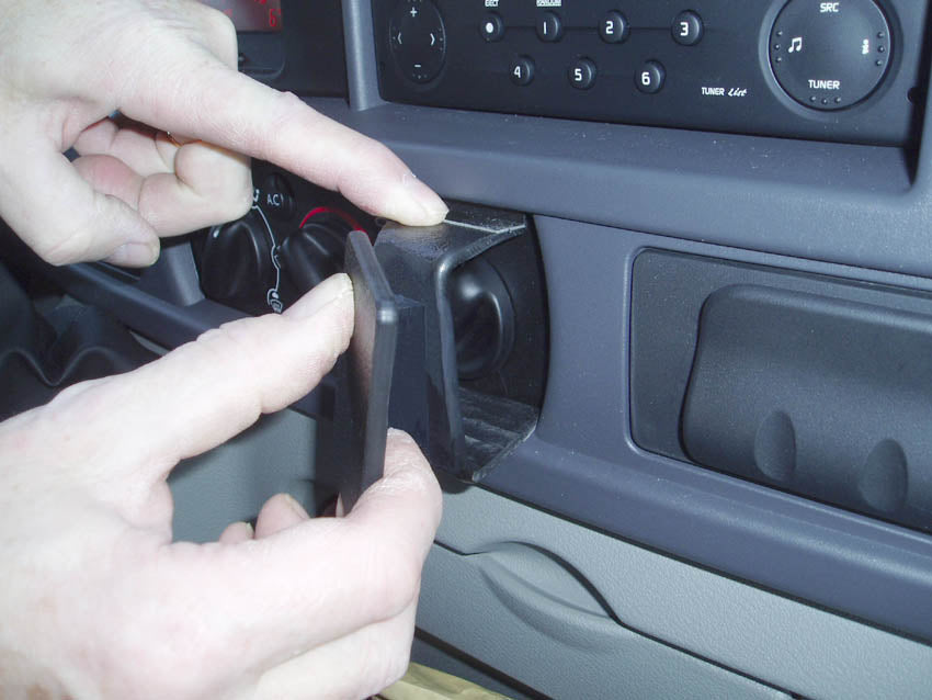Brodit ProClip 853376 voor Nissan Interstar 2004-2011, Opel Movano 2004-2010 e.a. - ProClip geplaatst in het voertuig