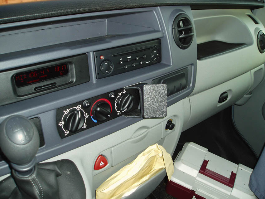 Brodit ProClip 853376 voor Nissan Interstar 2004-2011, Opel Movano 2004-2010 e.a. - detail van dashboardmontage