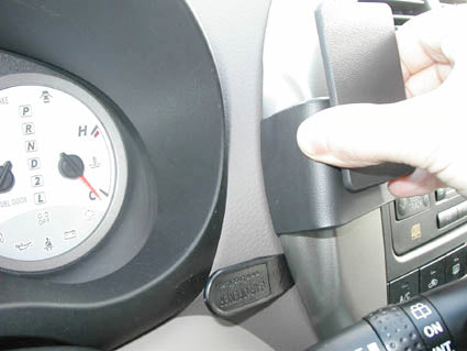 Brodit ProClip 853377 voor Toyota RAV 4 2004-2005 - ProClip geplaatst in het voertuig