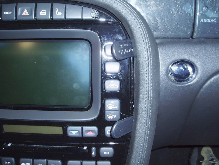 Brodit ProClip 853384 voor Jaguar XJ 2003-2009 - montagepositie op dashboard
