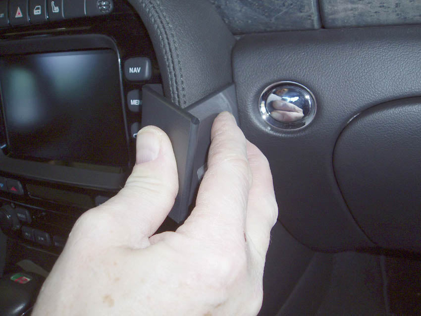 Brodit ProClip 853384 voor Jaguar XJ 2003-2009 - detail van dashboardmontage