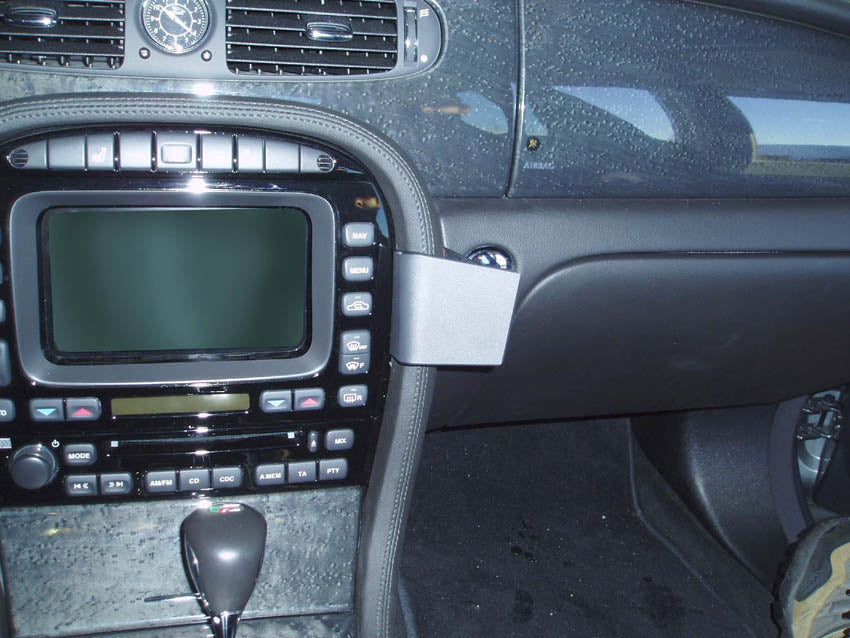 Brodit ProClip 853384 voor Jaguar XJ 2003-2009 - installatiepositie