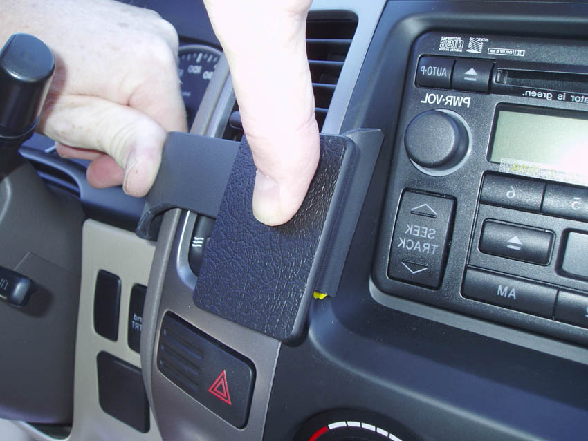 Brodit ProClip 853399 voor Toyota LandCruiser 90 2003-2005 - detail van dashboardmontage
