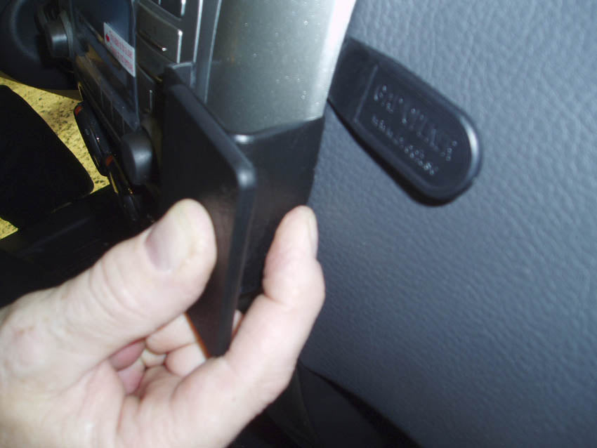 Brodit ProClip 853406 voor Suzuki Liana 2004-2006 en Suzuki Aerio 2005-2009 - ProClip geplaatst in het voertuig
