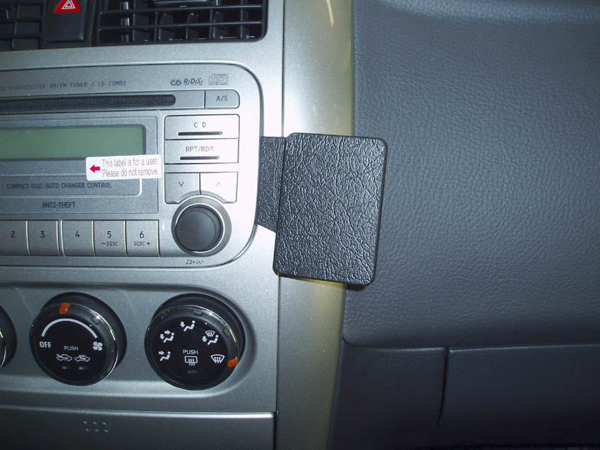 Brodit ProClip 853406 voor Suzuki Liana 2004-2006 en Suzuki Aerio 2005-2009 - installatiepositie