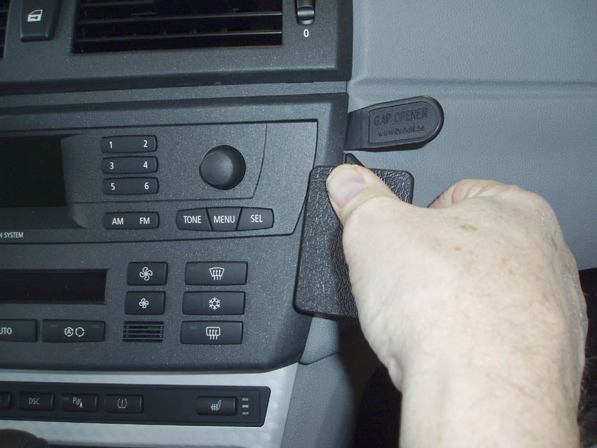 Brodit ProClip 853408 voor BMW X3 2004-2010 - detail van dashboardmontage