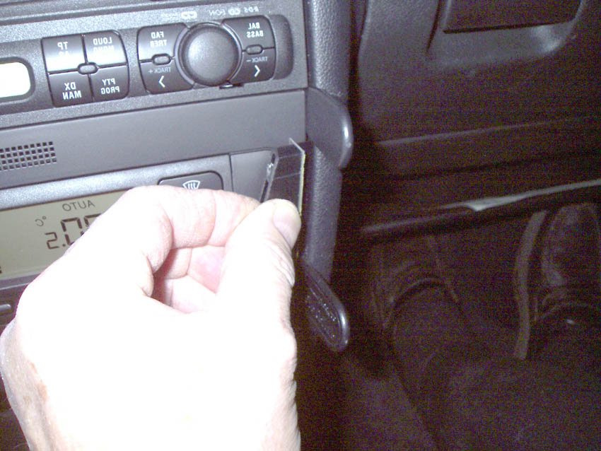 Brodit ProClip 853419 voor Seat Toledo 1999-2003 en Seat Leon 2000-2005 - montagepositie op dashboard