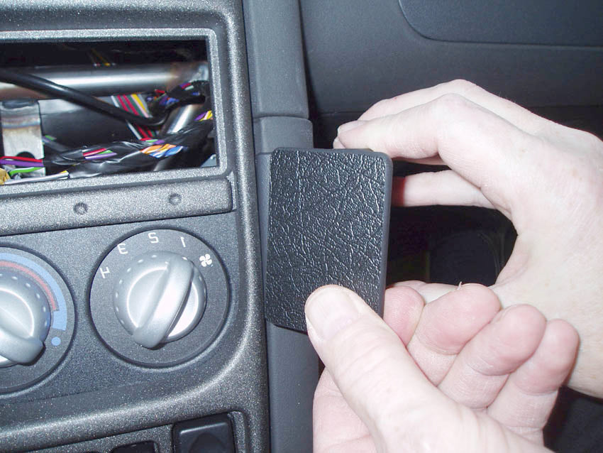 Brodit ProClip 853423 voor MG TF 2002-2005 en MG F 1996-2001 - montagepositie op dashboard