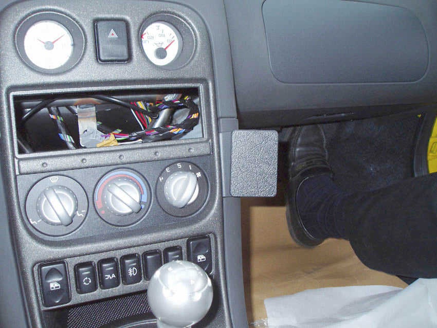 Brodit ProClip 853423 voor MG TF 2002-2005 en MG F 1996-2001 - installatiepositie