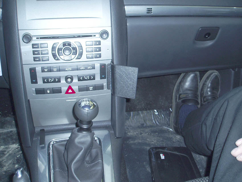 Brodit ProClip 853432 voor Peugeot 407 2004-2010 - detail van dashboardmontage