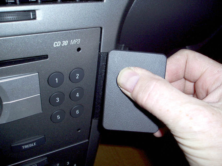 Brodit ProClip 853441 voor Opel Astra 2004-2009 en Saturn Astra 2008-2009 - ProClip geplaatst in het voertuig
