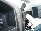 Brodit ProClip 853449 voor Infiniti QX56 2004-2007, Nissan Titan 2004-2007 en Nissan Armada 2004-2007 - detail van dashboardmontage