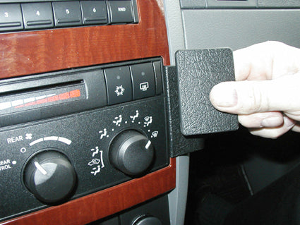 Brodit ProClip 853454 voor Dodge Durango 4WD 2004-2010 en Dodge Durango 2WD 2004-2010 - detail van dashboardmontage