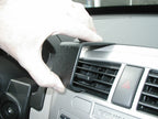 Brodit ProClip 853458 voor Chevrolet Equinox 2005-2009 en Pontiac Torrent 2006-2009 - detail van dashboardmontage