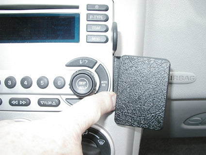 Brodit ProClip 853459 voor Chevrolet Equinox 2005-2009 en Pontiac Torrent 2006-2009 - detail van dashboardmontage