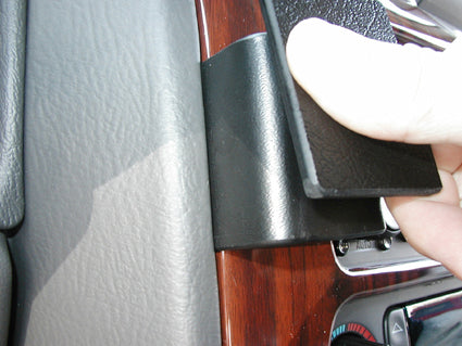 Brodit ProClip 853467 voor GMC Envoy XUV 2004-2009 en GMC Envoy 2002-2010 - detail van dashboardmontage