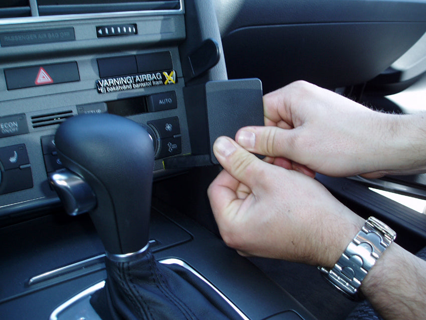 Brodit ProClip 853480 voor Audi S6 2004-2010, Audi A6 2004-2010 en Audi A6 2005-2011 - detail van dashboardmontage