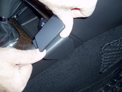 Brodit ProClip 853481 voor Mercedes Benz CLC-Class 2009-2011 en Mercedes Benz C-Class (180-320) 2000-2006 - ProClip geplaatst in het voertuig