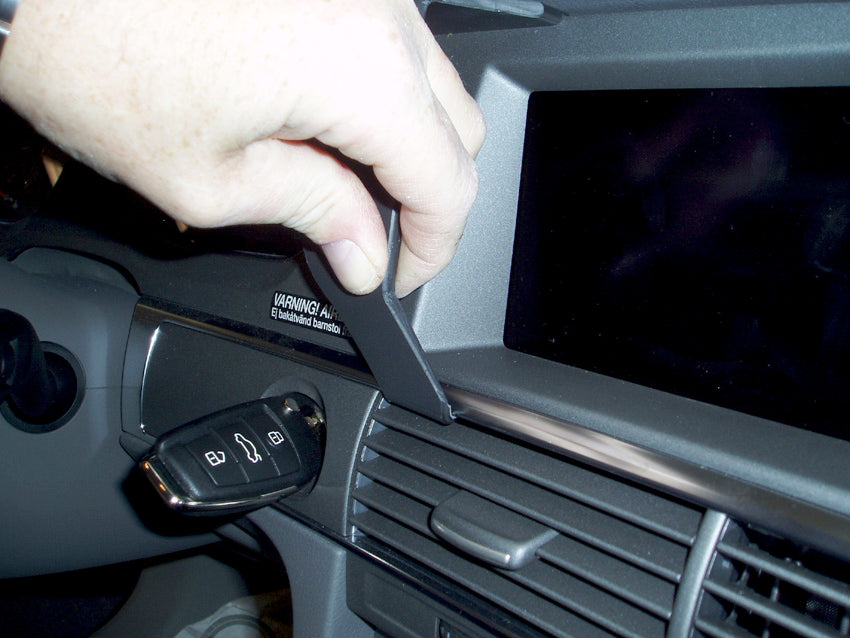 Brodit ProClip 853483 voor Audi S6 2004-2009, Audi A6 2004-2009 en Audi A6 2005-2009 - ProClip geplaatst in het voertuig