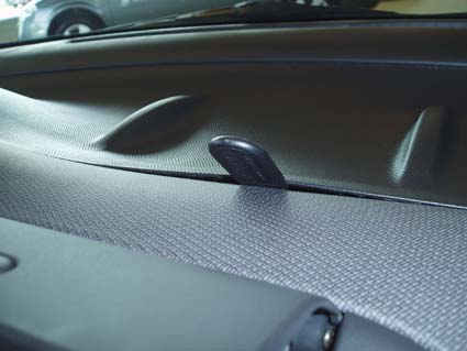 Brodit ProClip 853498 voor Nissan Micra 2003-2010 - montagepositie op dashboard