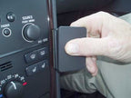 Brodit ProClip 853499 voor Volvo XC70 2005-2007, Volvo V70 N 2005-2008 en Volvo S60 2005-2010 - montagepositie op dashboard
