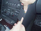 Brodit ProClip 853499 voor Volvo XC70 2005-2007, Volvo V70 N 2005-2008 en Volvo S60 2005-2010 - detail van dashboardmontage