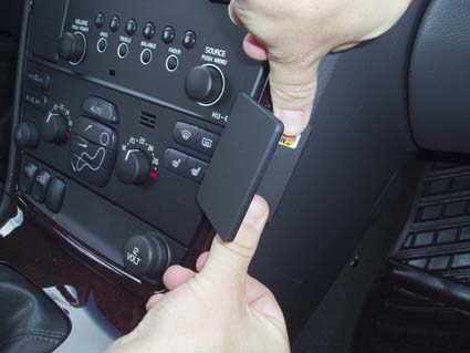 Brodit ProClip 853499 voor Volvo XC70 2005-2007, Volvo V70 N 2005-2008 en Volvo S60 2005-2010 - detail van dashboardmontage