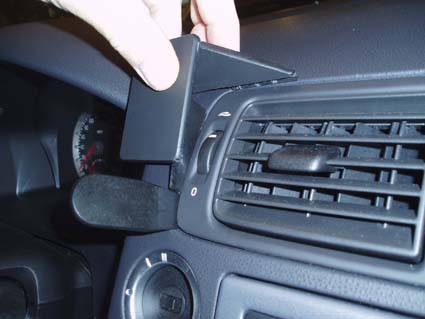 Brodit ProClip 853500 voor Volvo V50 2004-2012, Volvo S40 2004-2012 e.a. - montagepositie op dashboard