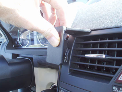 Brodit ProClip 853505 voor Mercedes Benz A-Class 2005-2012 - detail van dashboardmontage