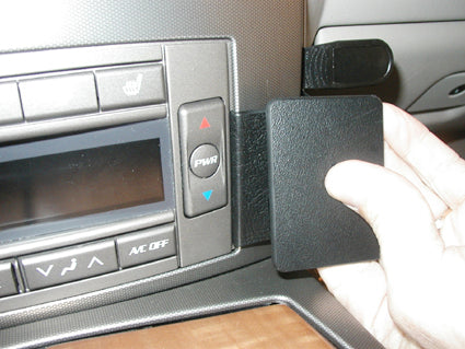 Brodit ProClip 853522 voor Cadillac XLR 2004-2005 - detail van dashboardmontage