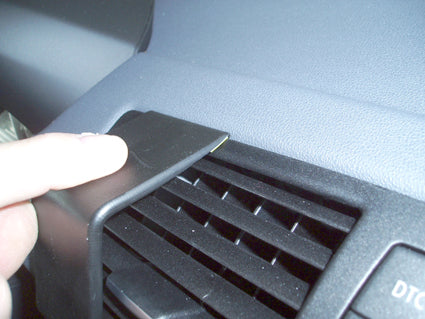 Brodit ProClip 853523 voor BMW 1-series E81, E82, E87, E88 2008-2013 en BMW 1-series E81, E82, E87, E88 2005-2011 - detail van dashboardmontage