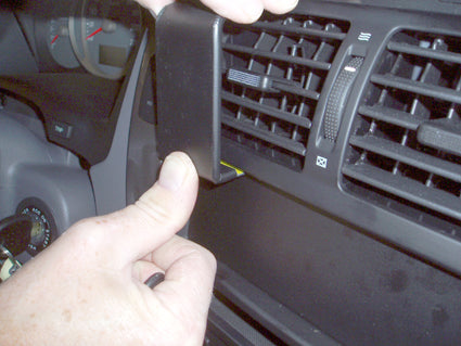 Brodit ProClip 853530 voor Hyundai Tucson 2005-2009 - montagepositie op dashboard