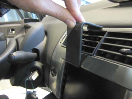 Brodit ProClip 853534 voor Citroen C4 2005-2010 - detail van dashboardmontage