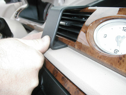 Brodit ProClip 853543 voor Ford Taurus 2008-2009, Ford Fivehundred 2005-2009 e.a. - detail van dashboardmontage