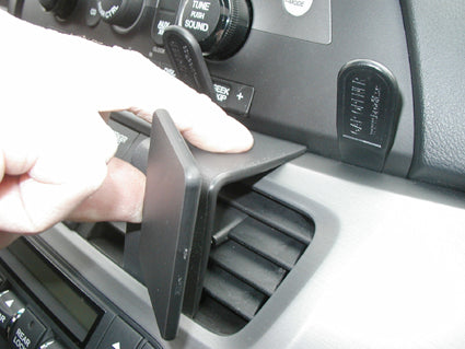 Brodit ProClip 853549 voor Honda Odyssey 2005-2010 - detail van dashboardmontage