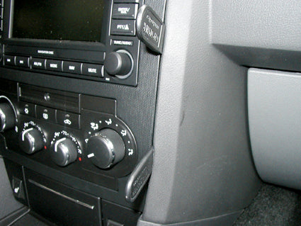 Brodit ProClip 853554 voor Dodge Magnum 2005-2007 en Dodge Charger 2005-2007 - montagepositie op dashboard