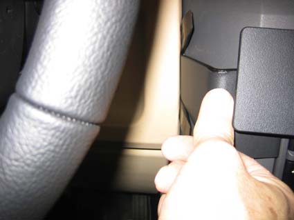 Brodit ProClip 853572 voor Land Rover LR3 2005-2009 en Land Rover Discovery 3 2005-2009 - detail van dashboardmontage