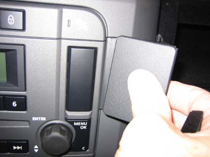 Brodit ProClip 853573 voor Land Rover LR3 2005-2009 en Land Rover Discovery 3 2005-2009 - montagepositie op dashboard