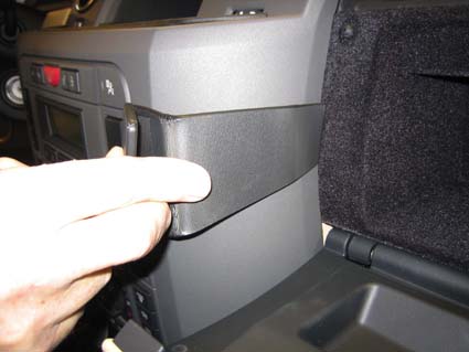 Brodit ProClip 853573 voor Land Rover LR3 2005-2009 en Land Rover Discovery 3 2005-2009 - ProClip geplaatst in het voertuig