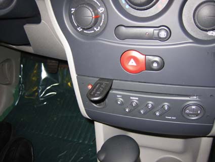 Brodit ProClip 853574 voor Renault Modus 2005-2013 en Renault Grand Modus 2005-2012 - montagepositie op dashboard