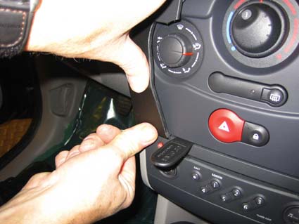 Brodit ProClip 853574 voor Renault Modus 2005-2013 en Renault Grand Modus 2005-2012 - detail van dashboardmontage