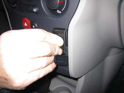 Brodit ProClip 853575 voor Renault Modus 2005-2013 en Renault Grand Modus 2005-2012 - montagepositie op dashboard