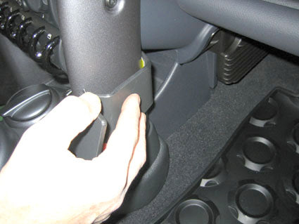 Brodit ProClip 853580 voor Mini Cooper Convertible 2001-2007 en Mini Cooper 2001-2006 - detail van dashboardmontage