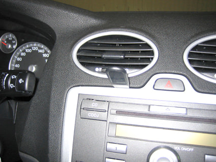 Brodit ProClip 853584 voor Ford Focus 2005-2010 - montagepositie op dashboard
