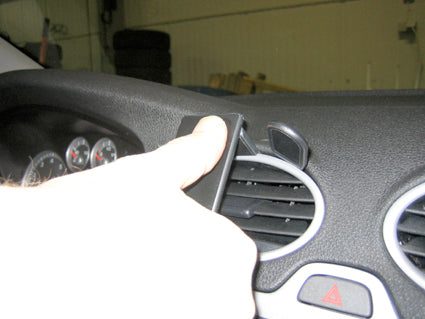 Brodit ProClip 853584 voor Ford Focus 2005-2010 - detail van dashboardmontage