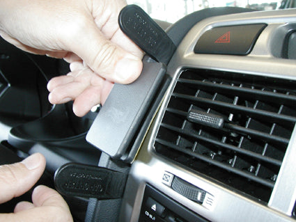 Brodit ProClip 853588 voor Kia Sportage 2005-2010 - ProClip geplaatst in het voertuig