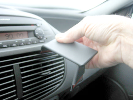 Brodit ProClip 853593 voor Fiat Punto 2004-2007 - montagepositie op dashboard