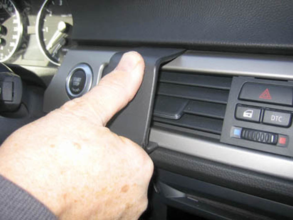 Brodit ProClip 853598 voor BMW 3-series E90, E91, E92, E93 2005-2012 - detail van dashboardmontage