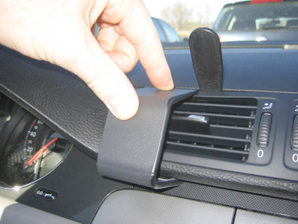 Brodit ProClip 853603 voor Volkswagen Passat CC 2009-2017, Volkswagen Passat Alltrack 2012-2015 e.a. - detail van dashboardmontage